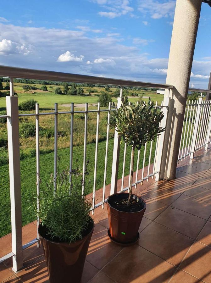 Apartgolf Sobienie Krolewskie Sobienie Szlacheckie 外观 照片