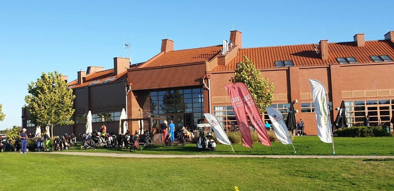 Apartgolf Sobienie Krolewskie Sobienie Szlacheckie 外观 照片